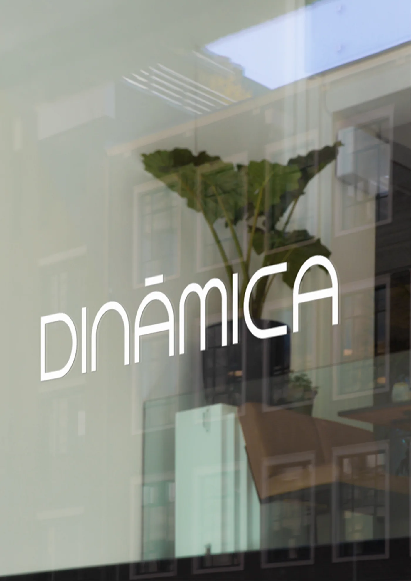 Dinámica logo on a glass window